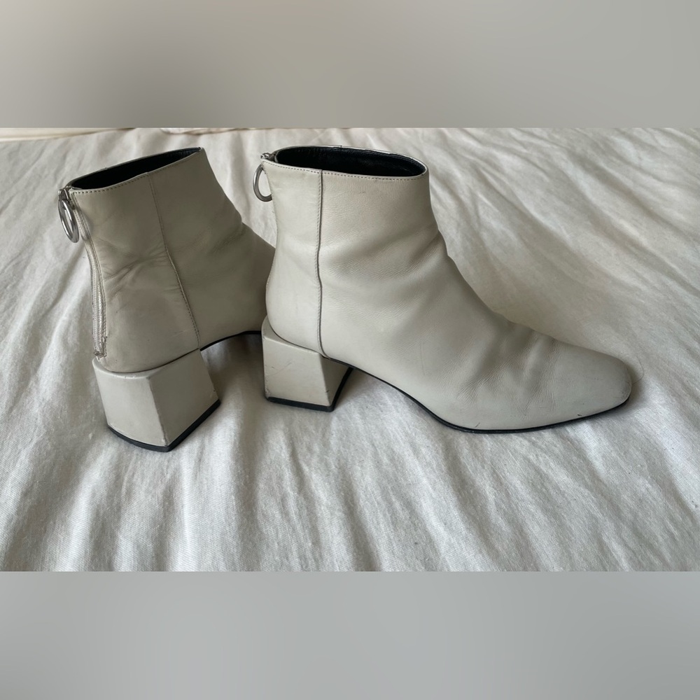 Via Spiga Elegant Cream Ankle Boots 6.5